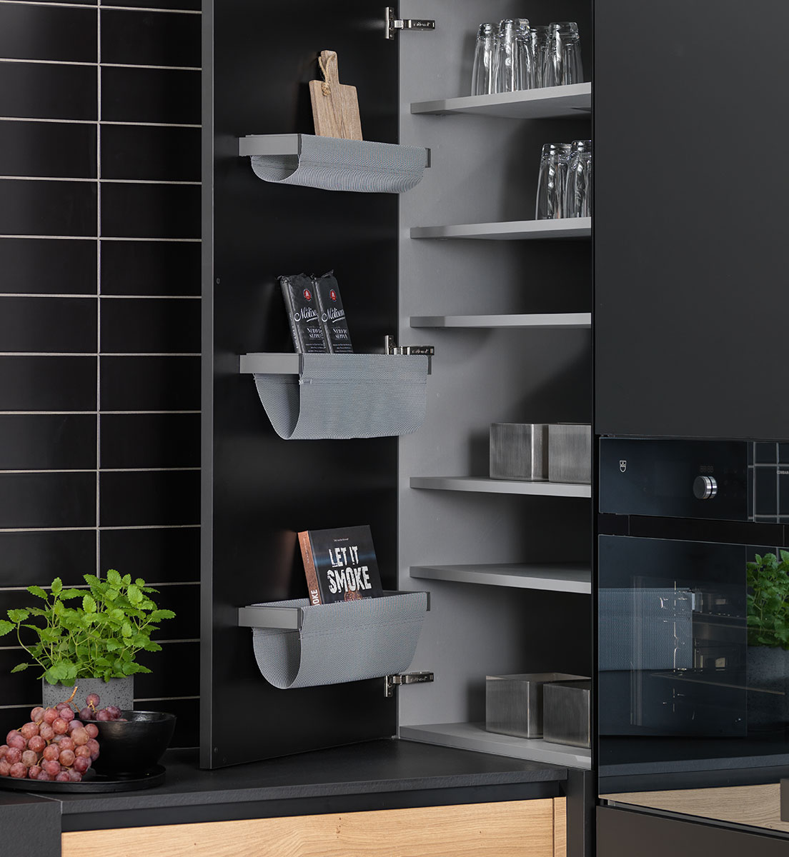 RAT_Website_Kuechen_Welten_uno_risseiche_02_Hochformat_Slider_01