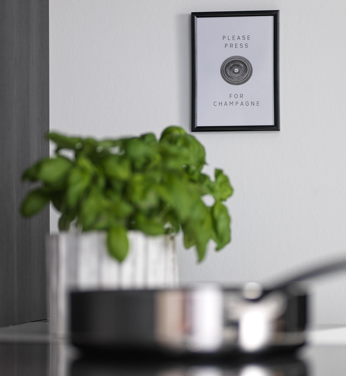 RAT_Website_Kuechen_Welten_uno_blackwood_09_Hochformat_Slider_03