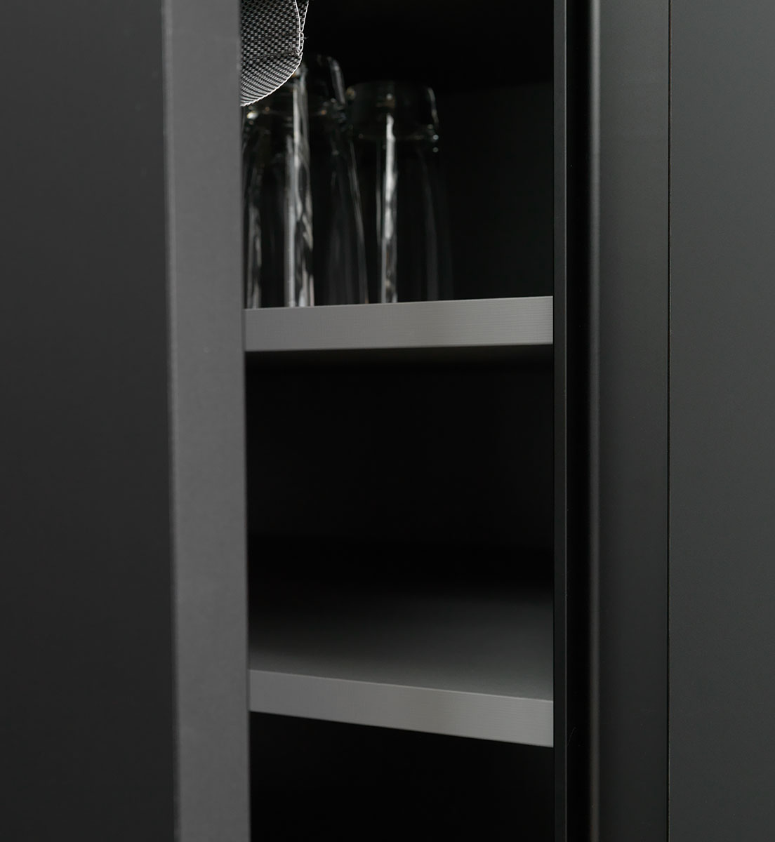 RAT_Website_Kuechen_Welten_uno_risseiche_02_Hochformat_Slider_02